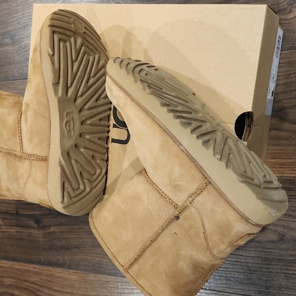 Girls size 1 classic weather short UGG boots.
